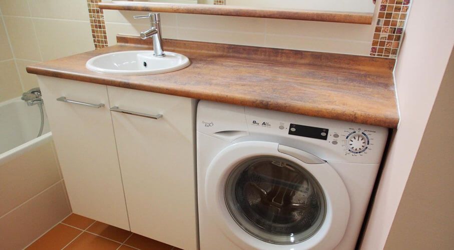Des meubles de salle de bains adaptés à la machine à laver