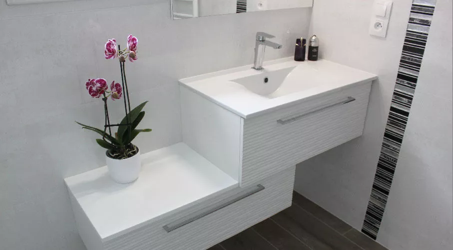 12 exemples de meubles décalés modulaires pour salle de bain - Atlantic  Bain